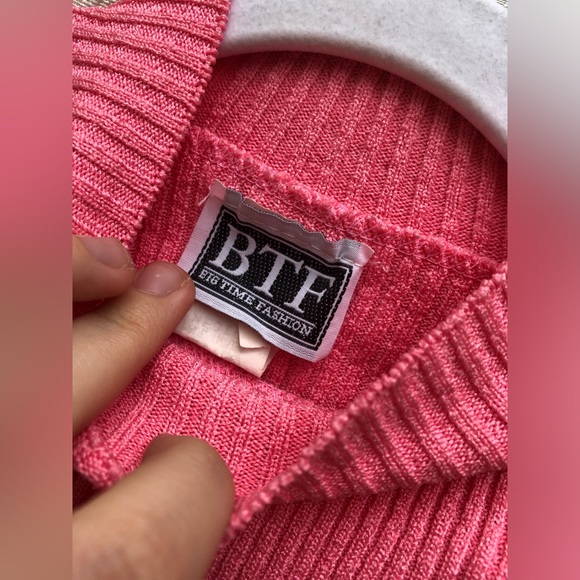 Vintage Pink Turtleneck Crop Top - Picture 3 of 7